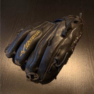 Mizuno Dark Leather Baseball Glove